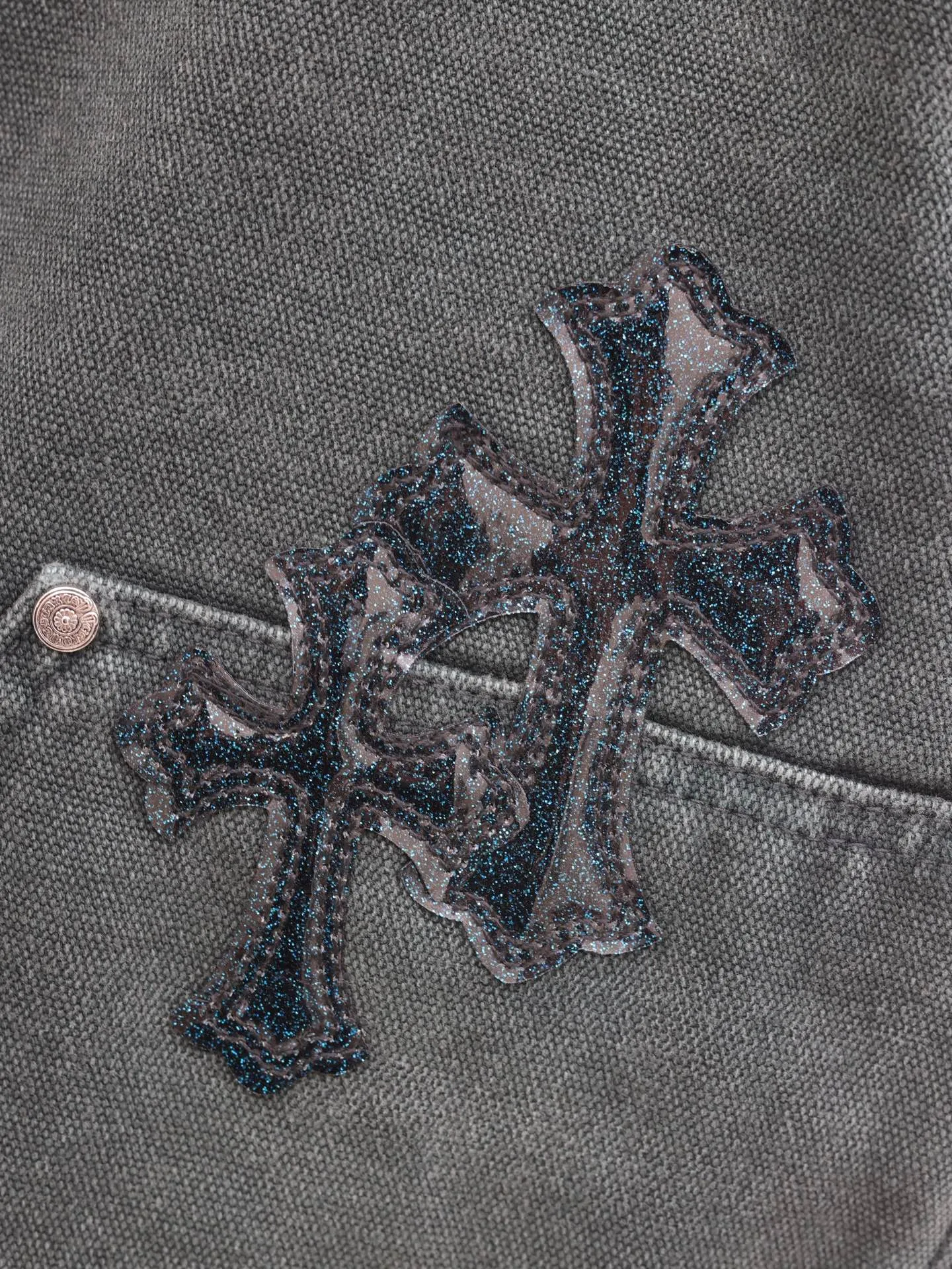 🅿️560 Come Heart*/Cro Heart Ch Starry Sky Cross Genuine Leather Patch Work Jeans. The washing process uses a combination of multiple processes such as heavy fermentation, washing and frying, spraying with horse and so on. Genuine leather patches, straight hem design, frayed feet, and accessories and hardware all customized in matching colors to achieve perfect consistency.  Size: 31/32/33/34
